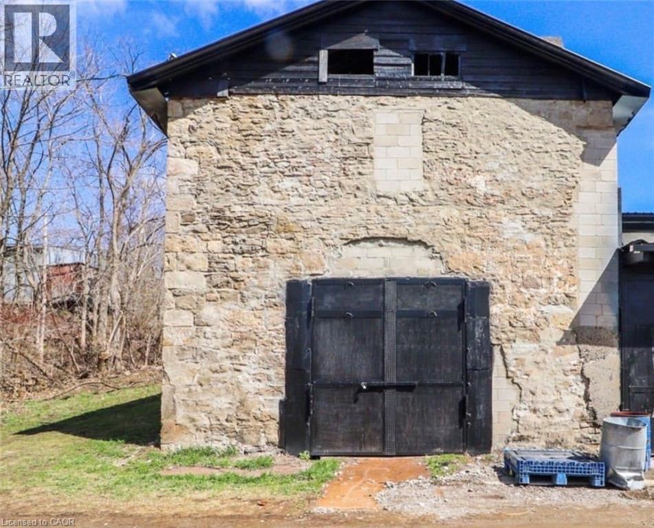 Commercial Lease in Dundas 2