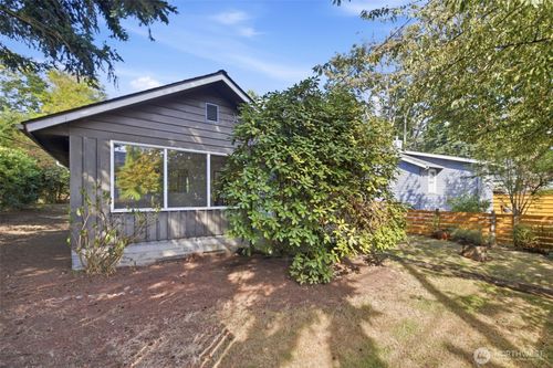 9555 College Way N, Seattle, WA, 98103-3513 | Card Image
