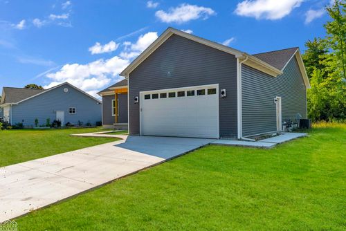 201 Degurse Ave, Marine City, MI, 48039-1531 | Card Image