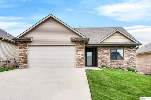 10615 Hillcrest Dr, La Vista, NE, 68128-6706 | Card Image