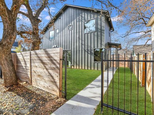 2-706 Valdez St, Austin, TX, 78741-2449 | Card Image