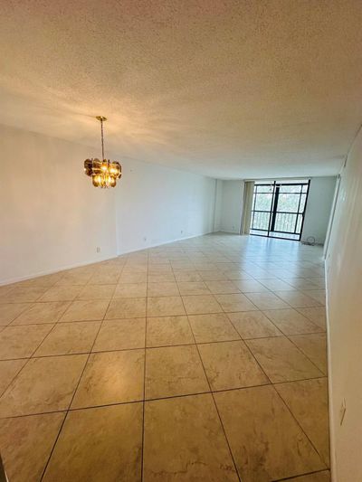 411 - 4725 Lucerne Lakes Boulevard E, Condo with 2 bedrooms, 2 bathrooms and null parking in Lake Worth FL | Image 2