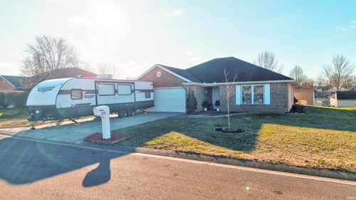 209 W Savannah Dr, Huntingburg, IN, 47542-9174 | Card Image