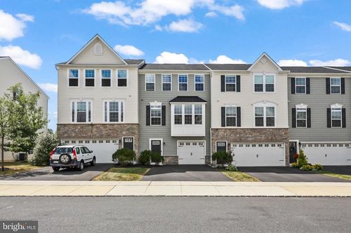 318 Pin Oak Ln, PERKASIE, PA, 18944-1257 | Card Image