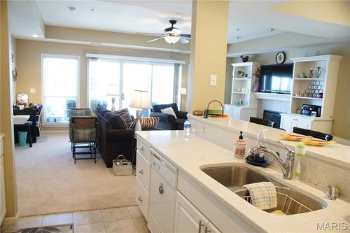 807-807 E Harbour Towne Dr, Lake Ozark, MO, 65049-7225 | Card Image