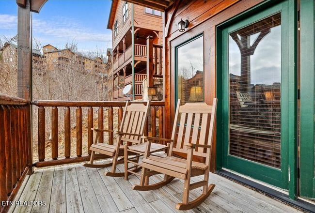 880 Great Smoky Way, House other with 4 bedrooms, 4 bathrooms and null parking in Gatlinburg TN | Image 32