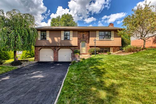 89 Beechwood Dr, Greensburg, PA, 15601-1320 | Card Image