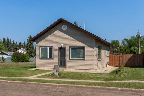 5025 54 St, Daysland, AB, T0B1A0 | Card Image
