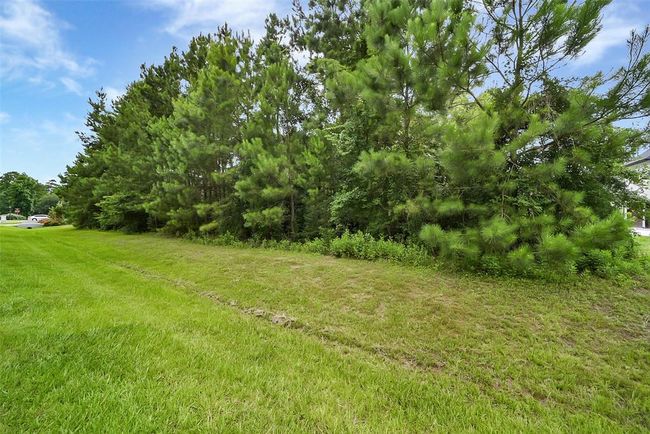 Build your dream home on this stunning wooded lot, where possibilities abound—whether you envision a timeless traditional design or a sleek modern retreat. Located in the prestigious Bender’s Landing Estates, this property offers more than just beautiful surroundings. | Image 11
