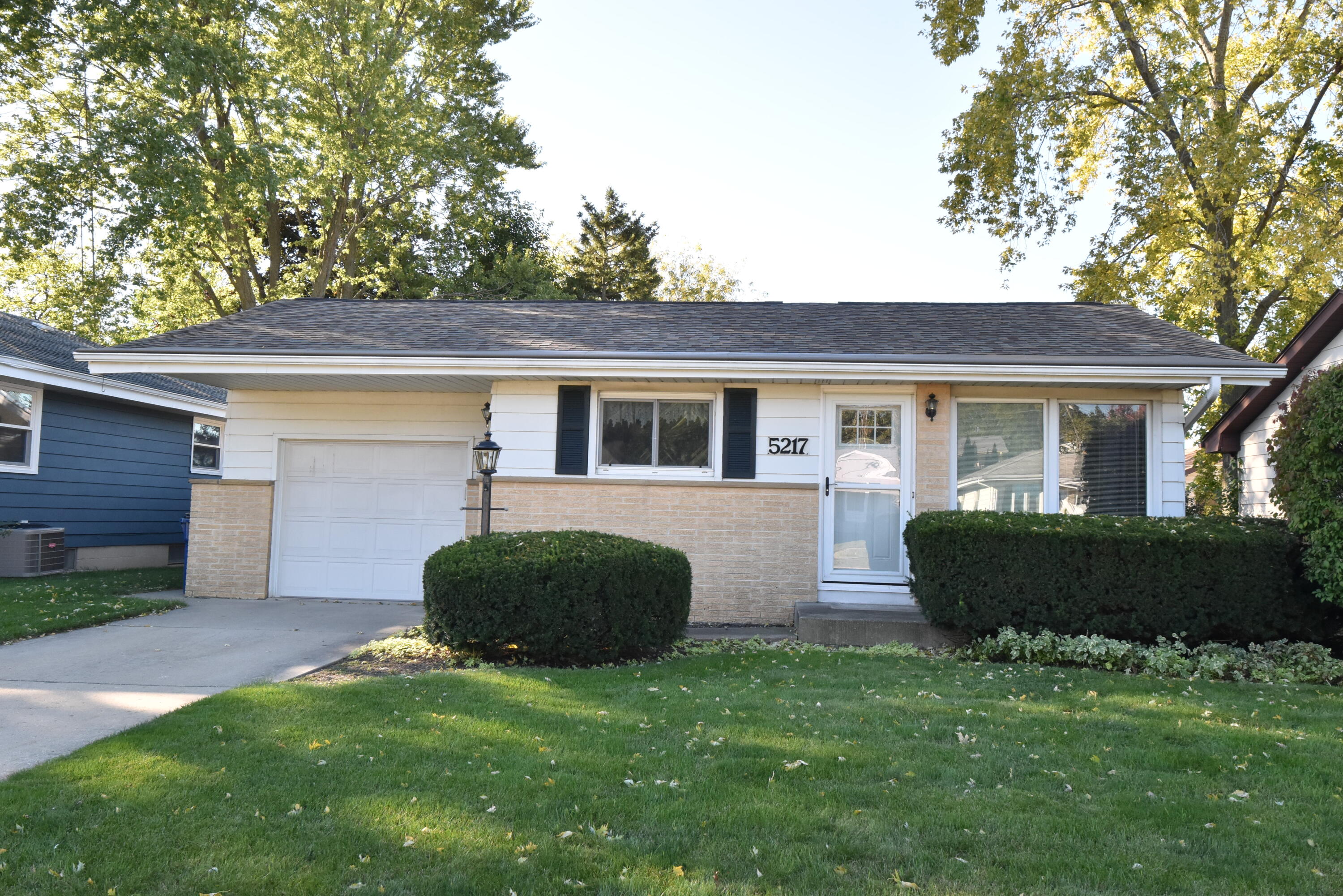 Marboro Dr, Racine, WI 53406