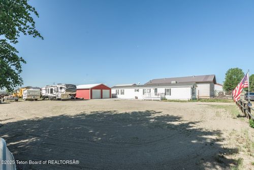 942 W Bonneville St, Pinedale, WY, 82941-5036 | Card Image