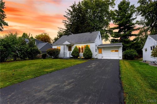 109 Davis St, East Syracuse, NY, 13057-2609 | Card Image