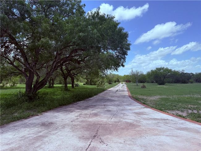 5742 Hidden Valley Loop, House other with 3 bedrooms, 2 bathrooms and null parking in Sandia TX | Image 6
