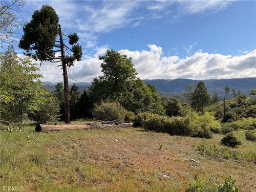 39 Manzanita Drive, Oakhurst, CA, 93644 | Card Image