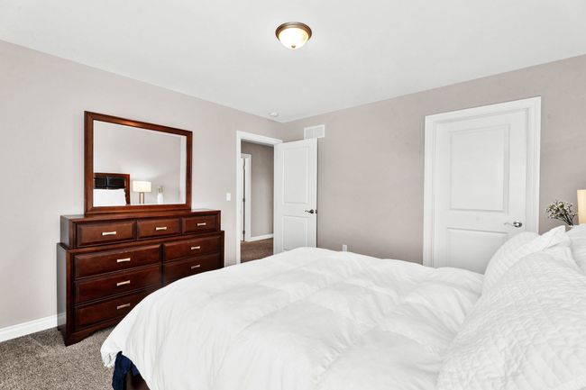 2512 E Maple Rd, House other with 4 bedrooms, 3 bathrooms and null parking in Troy MI | Image 25