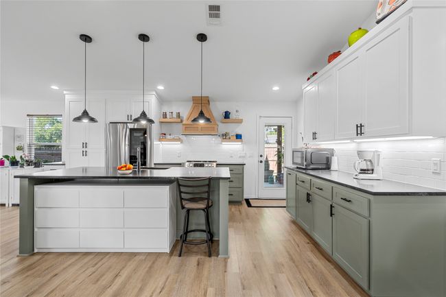 614 W 3 Rd St, House other with 4 bedrooms, 2 bathrooms and null parking in McGregor TX | Image 6