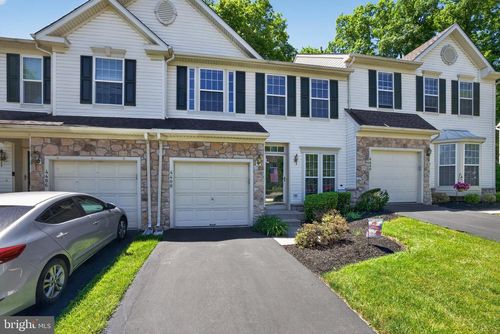 4488 Honeysuckle Ln, DOYLESTOWN, PA, 18902-8814 | Card Image