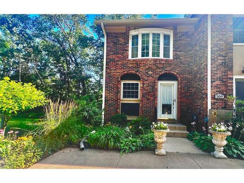 511 Laurel Ave, Hudson, WI, 54016-1676 | Card Image