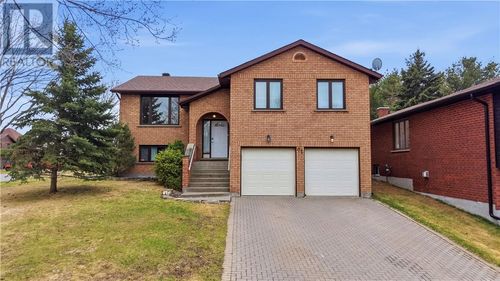 61 Crater Cres, Sudbury, ON, P3E5Y6 | Card Image