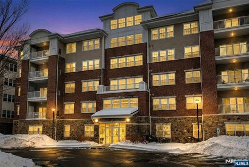 10123 Warrens Way, Wanaque, NJ, 07465-1640 | Card Image