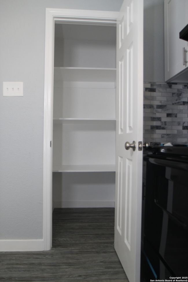 1115 W 4 Th St, House other with 3 bedrooms, 1 bathrooms and null parking in Freeport TX | Image 4