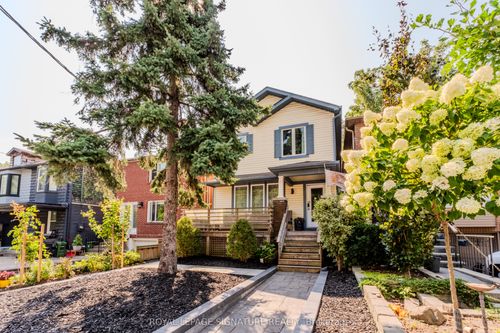 15 Battenberg Ave, Toronto, ON, M4L1J7 | Card Image