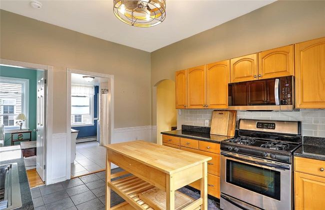 APT-3 - 20 7 Th St, Condo with 2 bedrooms, 1 bathrooms and 2 parking in Providence RI | Image 13