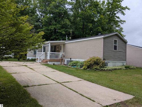 7610 Windoga Lake Dr, Weidman, MI, 48893-8207 | Card Image