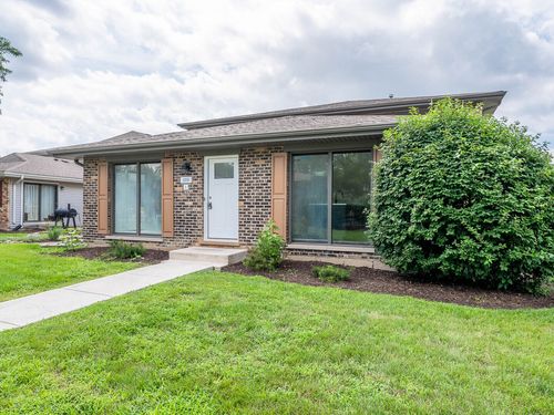 1-2S739 Winchester Cir W, Warrenville, IL, 60555 | Card Image