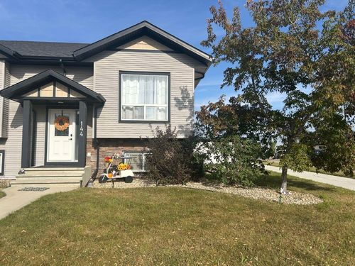 144 Henderson Cres, Penhold, AB, T0M3A7 | Card Image