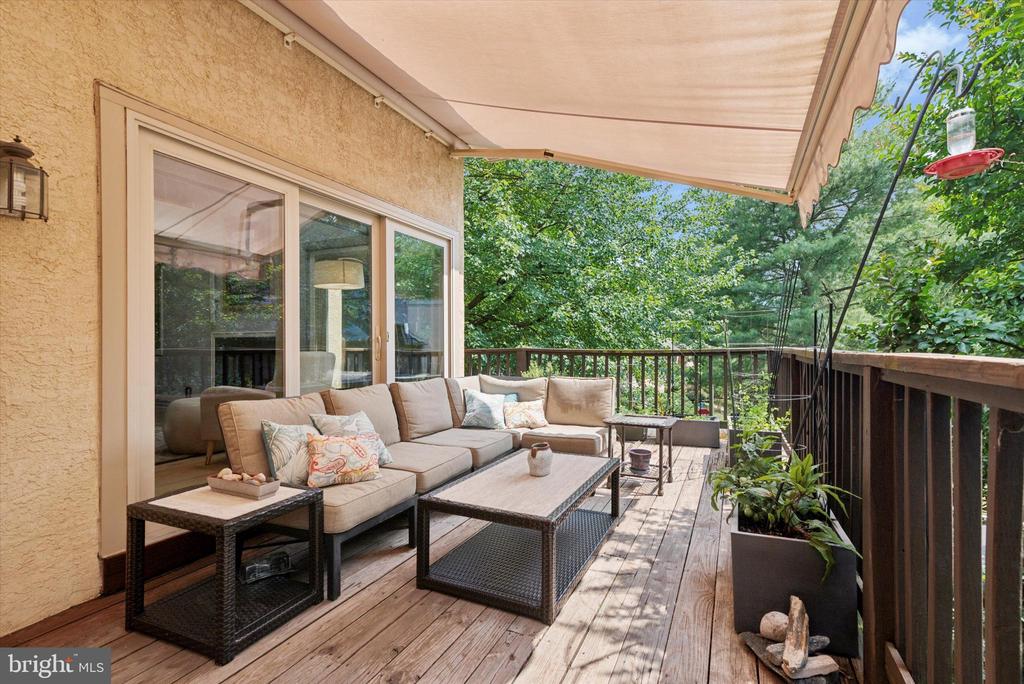 Ironwood Cir, Elkins Park, PA 19027