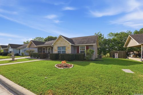 529 Guerra Ln, Gonzales, TX, 78629-6355 | Card Image