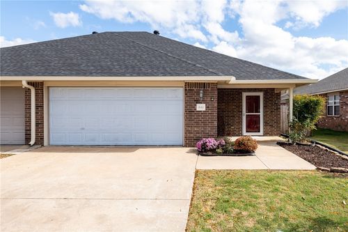 1582 N Willowbrook Dr, Fayetteville, AR, 72703-1280 | Card Image