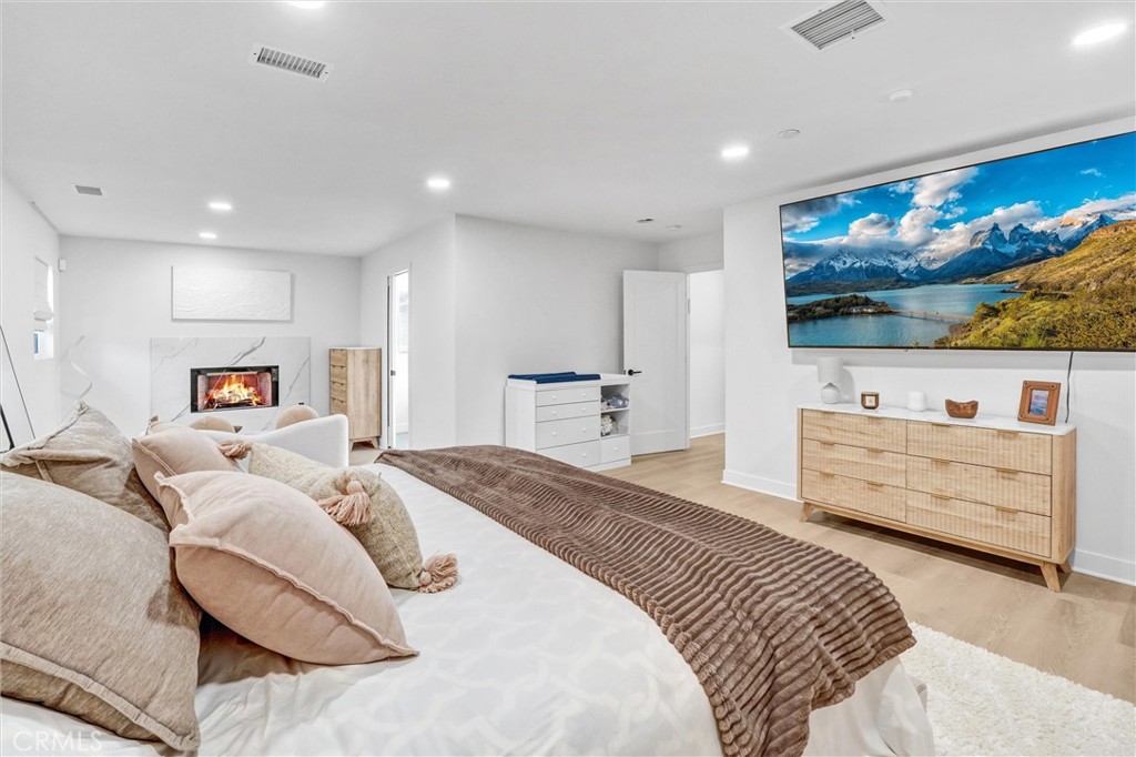 Residential in Woodland Hills 5
