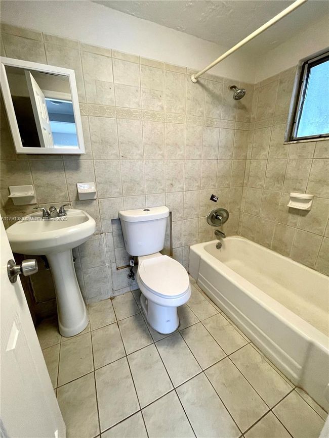 800 Nw 3 Rd Ter, House other with 2 bedrooms, 1 bathrooms and null parking in Hallandale Beach FL | Image 12