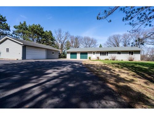 4437 Old Wells Rd, Eau Claire, WI, 54703-1446 | Card Image