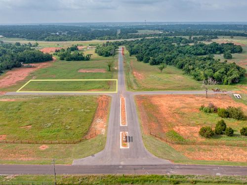 l1b4-8372 Autumn Blaze Dr, Blanchard, OK, 73010-4061 | Card Image