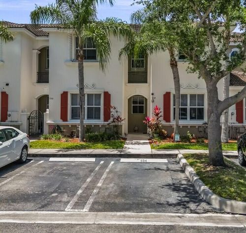 934 Ne 42nd Ter, Homestead, FL, 33033-6615 | Card Image