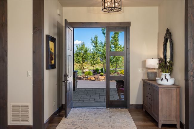 Interior Front Entry | Image 22