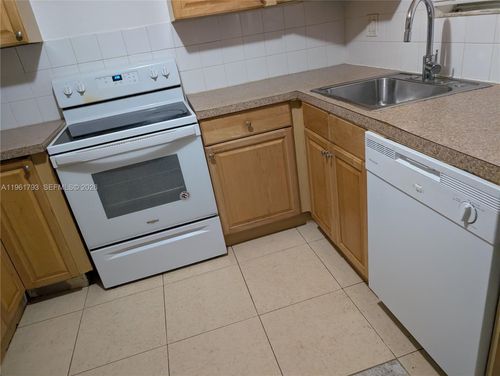 apt-26-11930 Ne 19th Dr, North Miami, FL, 33181-2832 | Card Image