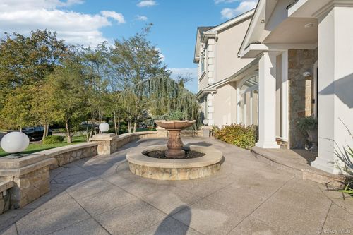 63 Fleetwood Rd, Commack, NY, 11725-1755 | Card Image