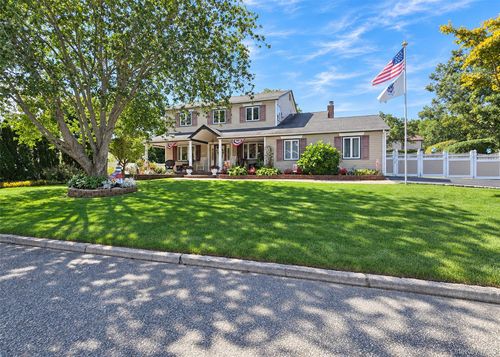 122 Evergreen Ave, Medford, NY, 11763-4030 | Card Image