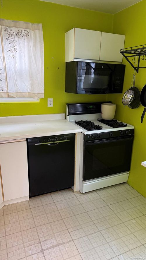 4-1072 Fenwood Drive, Hempstead, NY, 11580 | Card Image