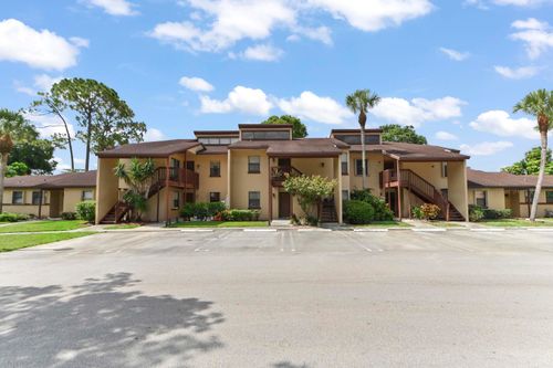 105 Lakeview Dr E, Royal Palm Beach, FL, 33411-8749 | Card Image