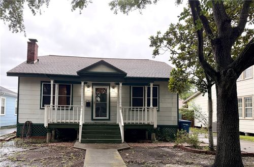 326 Naples St, Corpus Christi, TX, 78404-1833 | Card Image