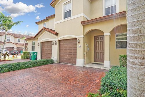 0-1048 Ne 208th St, Miami, FL, 33179-1934 | Card Image