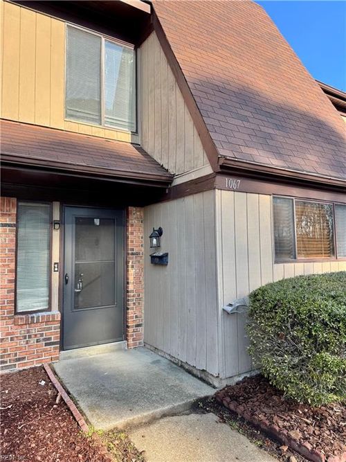 1067 Willow Green Dr, Newport News, VA, 23602-7159 | Card Image
