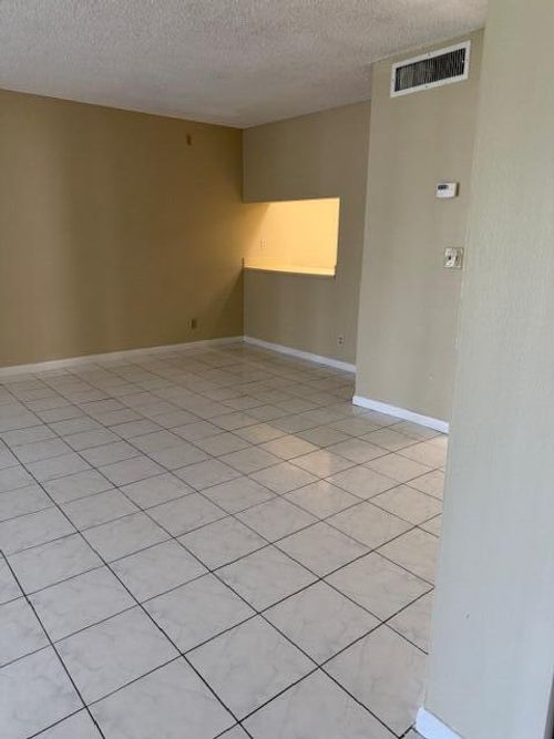 201-1750 N Congress Ave, West Palm Beach, FL, 33401-1614 | Card Image