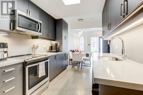 5-1010 Portage Pky, Vaughan, ON, L4K0K3 | Card Image