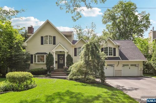 15 Spruce Pl, Ho Ho Kus, NJ, 07423-1631 | Card Image
